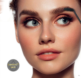FARMASi brow wax applied to model creating fluffy lifted brows