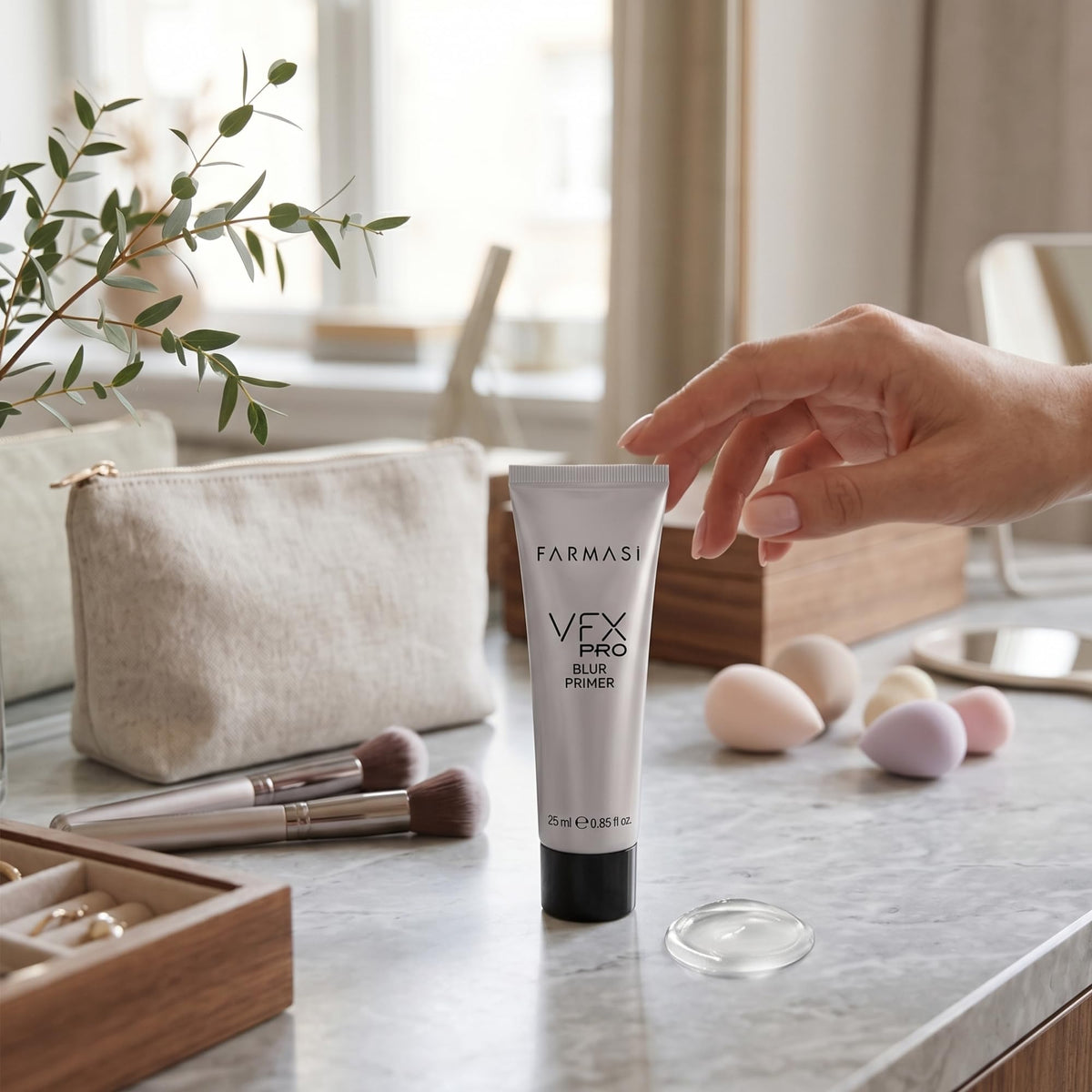 FARMASi jar open with primer texture highlighting smooth glide