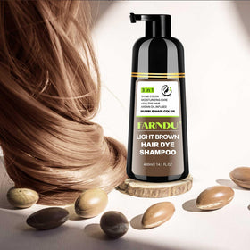 Bathroom mirror lifestyle with Farndu emphasizing quick morning routine