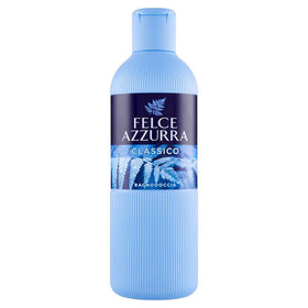 Felce Azzurra poured onto loofah illustrating rich lather and efficient coverage