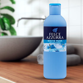 Felce Azzurra creamy gel texture close-up demonstrating moisturizing, softening action