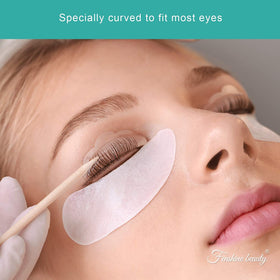 fenshine in use application under lashes ensuring precise protection
