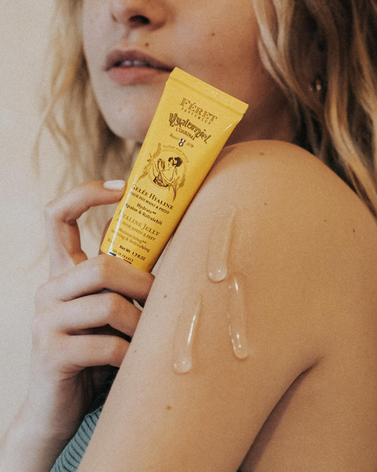 Feret Parfumeur being applied to hands showing quick hydration and softness