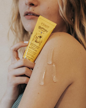 Feret Parfumeur being applied to hands showing quick hydration and softness