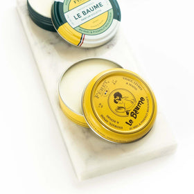 Feret Parfumeur applying balm to lips for instant soothing and protective shine benefit