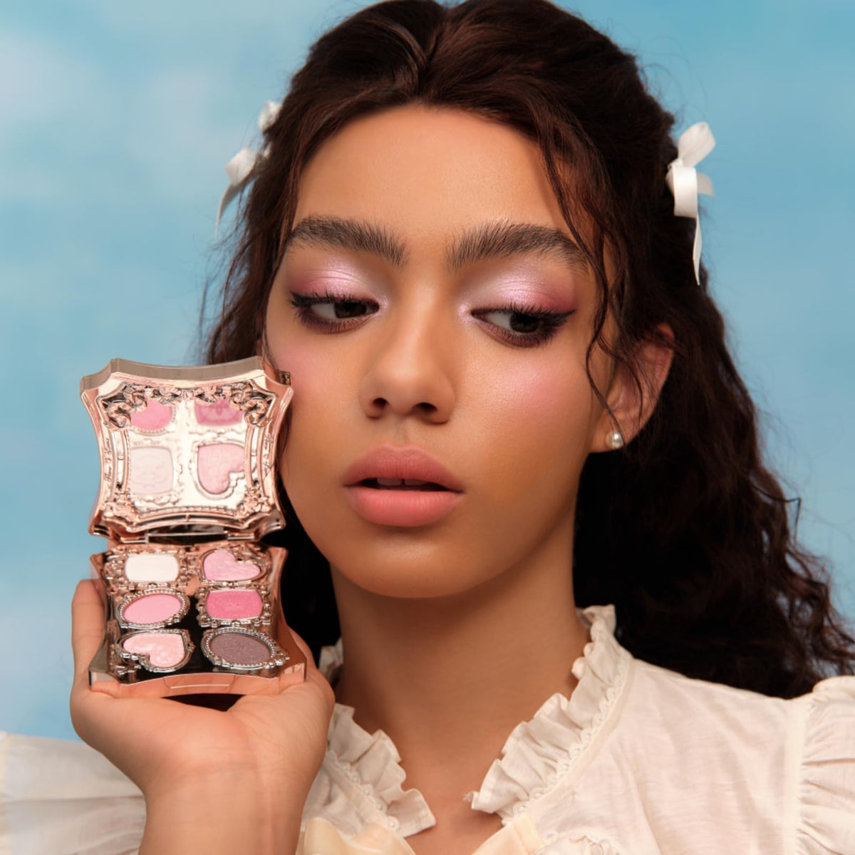 Flower Knows mother-of-pearl inlay on compact highlighting decorative finish