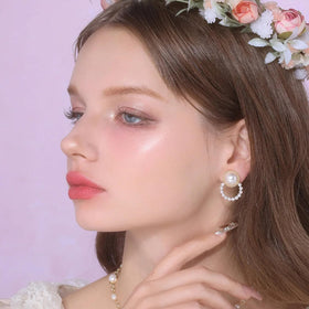 Flower Knows rosy-pearl swatch on skin showing subtle luminous effect