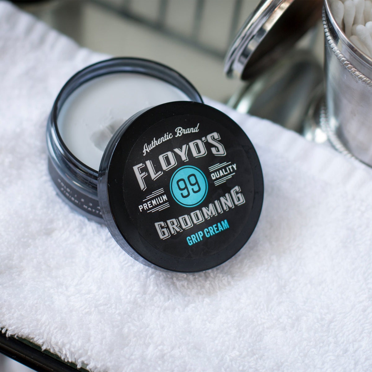 Floyd's 99 label close-up displaying ingredients and easy-to-read benefits