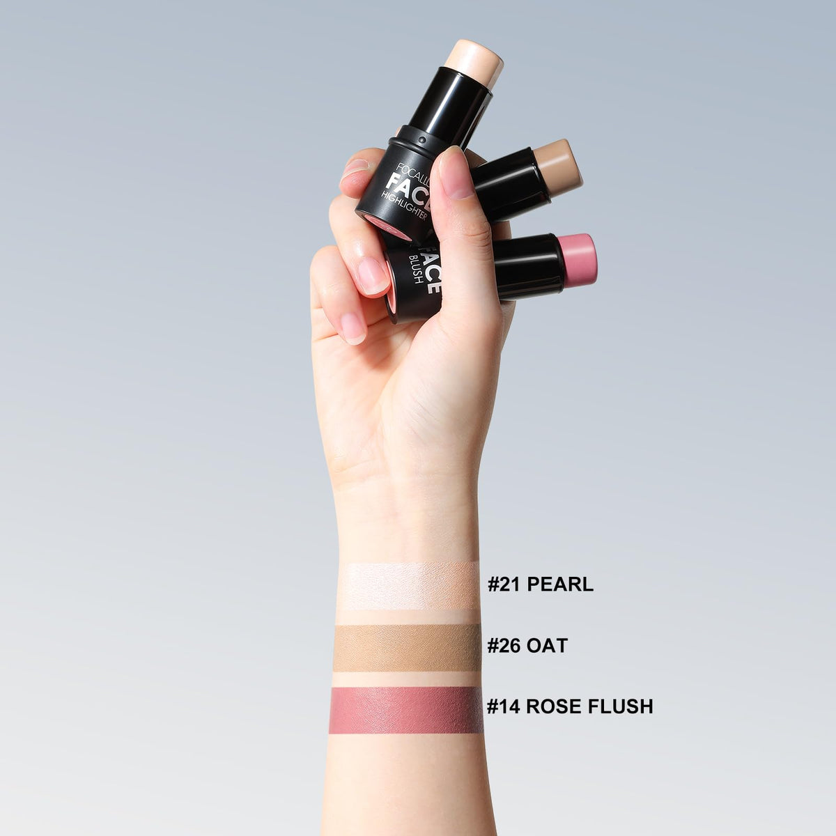 FOCALLURE applying bronzer to cheek to demonstrate quick sculpting benefit