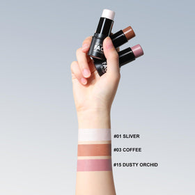 FOCALLURE swatches on skin close-up demonstrating blendable pigments and natural finish