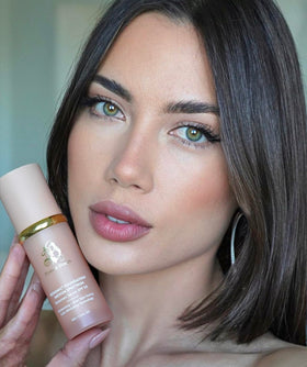 Forever Bloom size scale with hand conveying compact, travel-friendly benefit