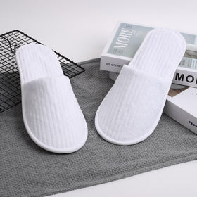 Frcctre closed-toe slipper profile demonstrating full coverage and comfort
