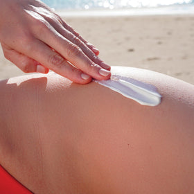 FRÉ in beach setting conveying SPF protection during outdoor activity