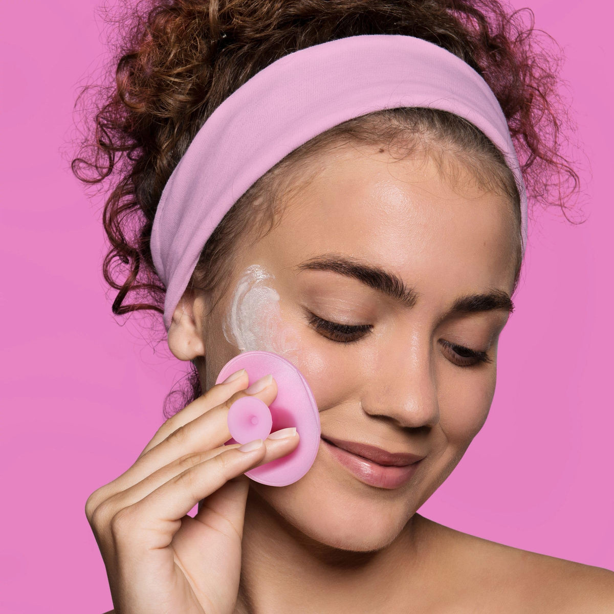 Freeman clay mask texture close-up highlighting purifying mineral clay
