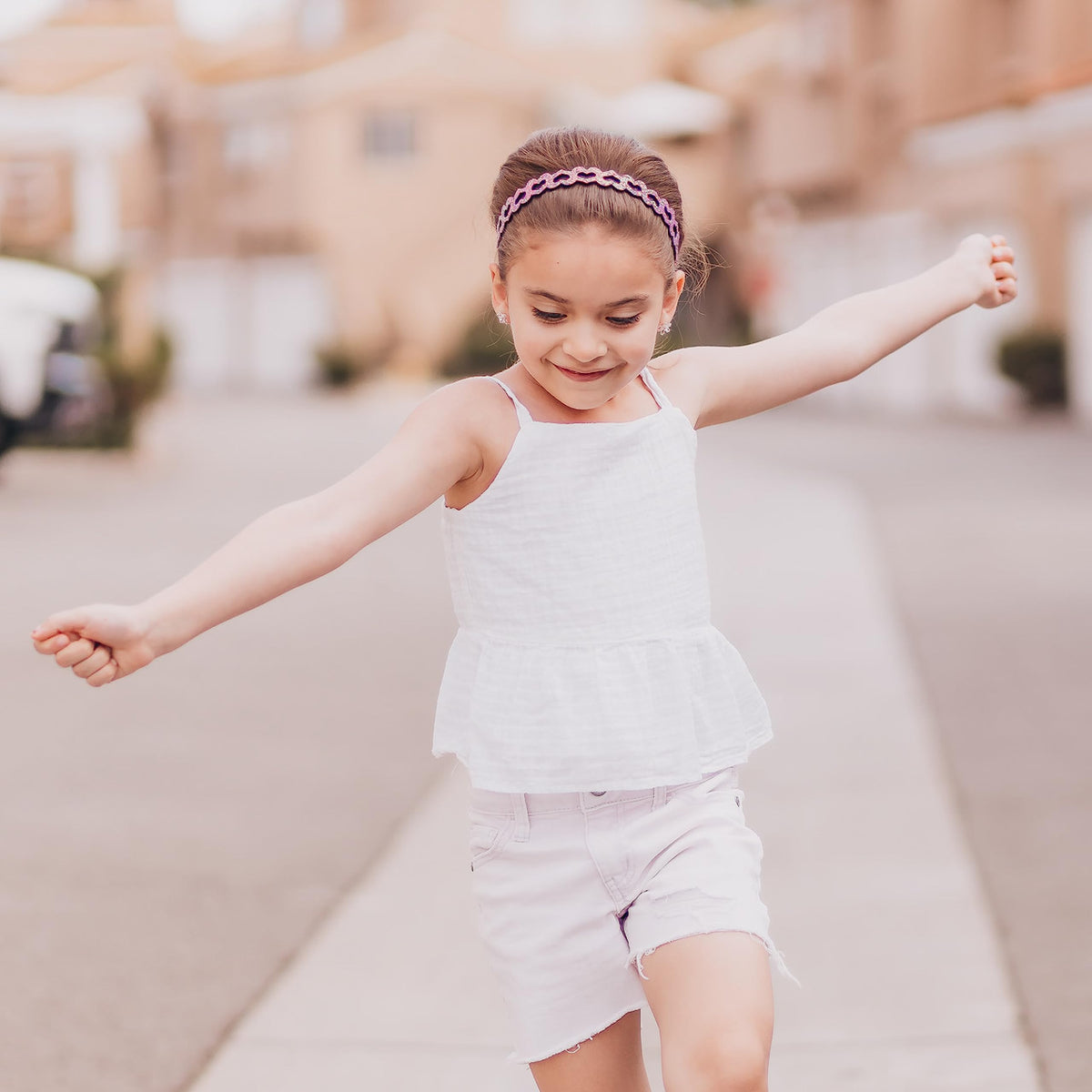 FROG SAC headband worn on a child profile offering secure hold