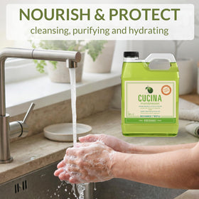 Fruits and Passion pour demonstration into pump dispenser benefit: easy refill action