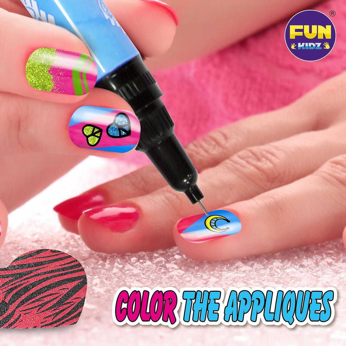 FUN KIDZ close-up of pen ends illustrating three-in-one functionality