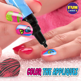 FUN KIDZ close-up of pen ends illustrating three-in-one functionality