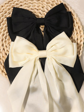 Furling Pompoms alligator clip detail showing sturdy teeth and spring for a secure, no-slip hold