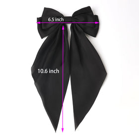 Furling Pompoms worn in a ponytail demonstrating added volume and movement for daily styling