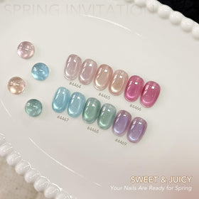 GAOY nail with finished cat-eye shimmer in use, illustrates salon-quality result benefit