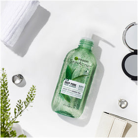 Garnier dispensing gel texture demonstrating gentle application