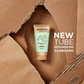 Garnier hyaluronic acid and aloe depiction emphasizing hydration and soothing effect
