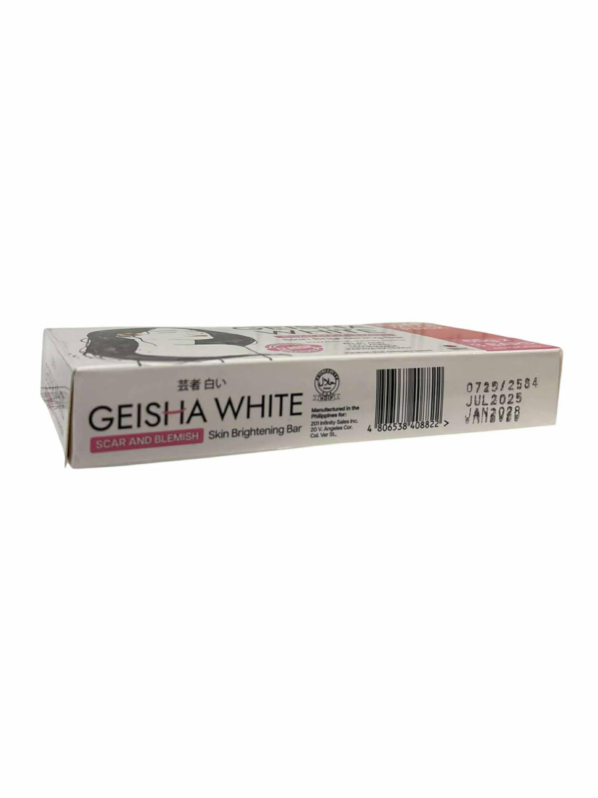 Geisha White bar in hand lathered with foam demonstrating effective cleansing action and comfortable grip