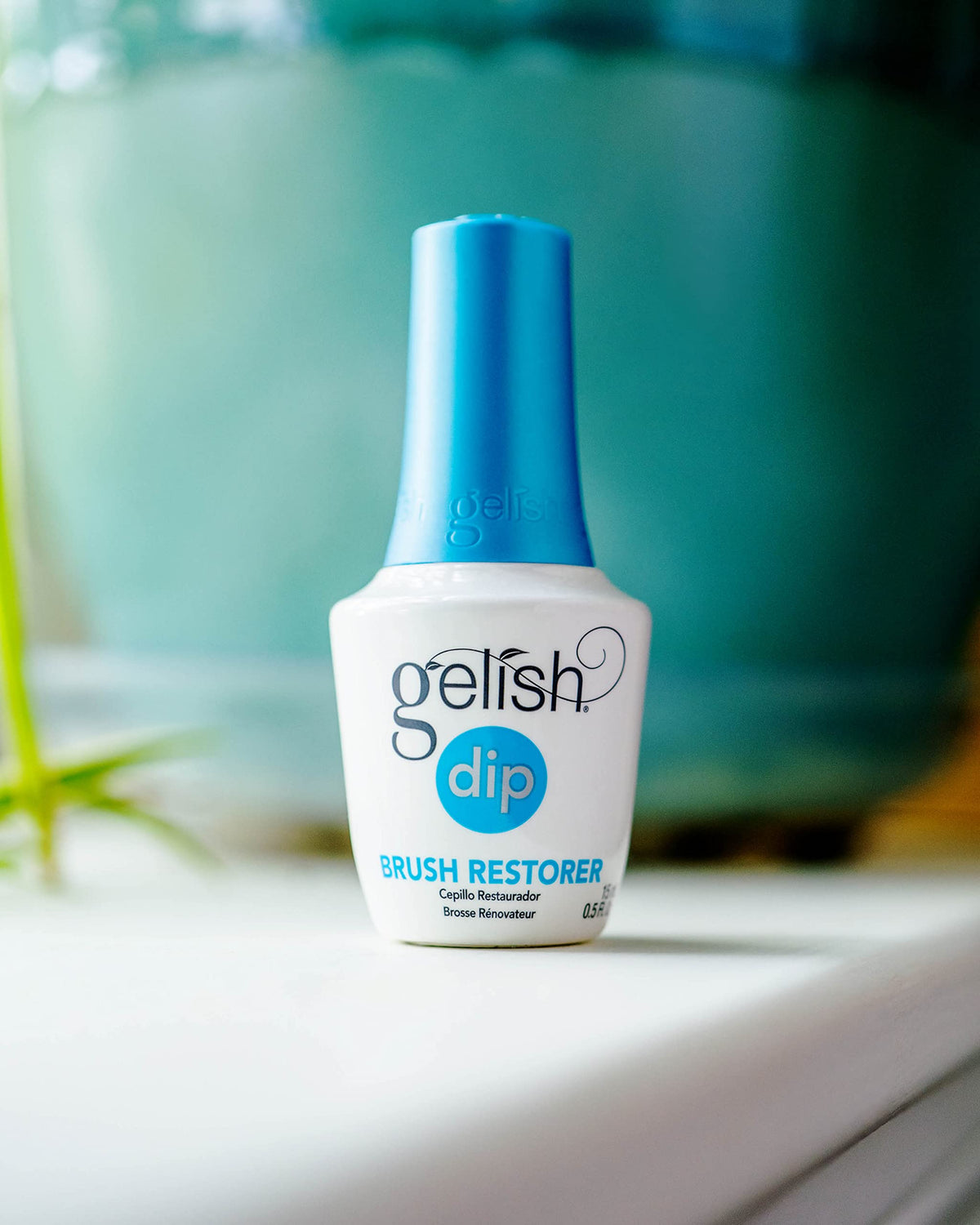 Gelish Top Coat swirl on nail surface showing deep gloss and durable shine benefit