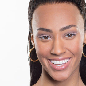 GEN SEE lifestyle vanity styling highlighting brand quality and travel-ready benefit