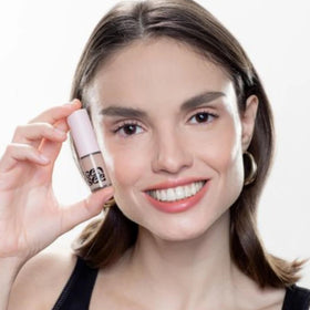 GEN SEE brush ends showing fluffy diffuser and flat placement side for versatility