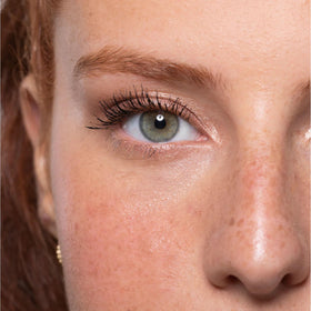 GEN SEE First Light layered over matte shadow to show dimensional shine and pairing benefit
