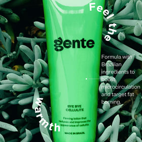 GENTE bottle held in hand for size comparison and easy daily-usage reference