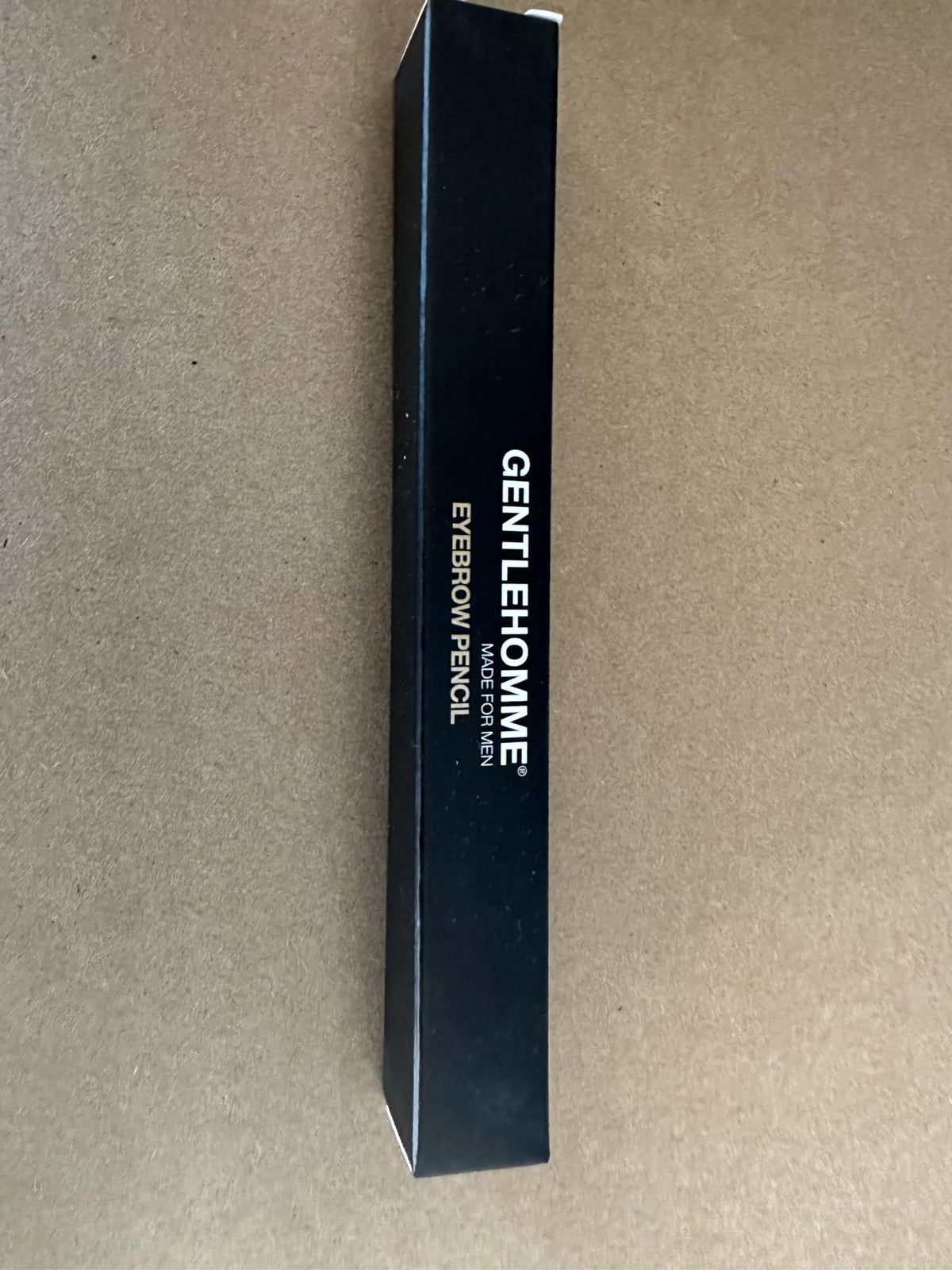 Gentlehomme dark brown shade swatch showing true-to-hair color match benefit