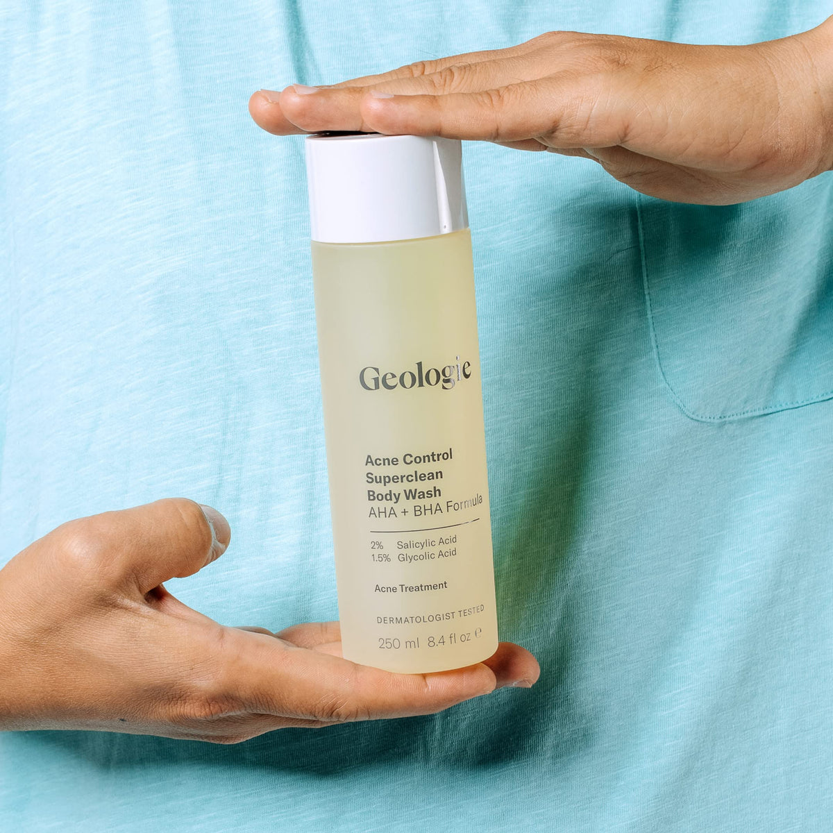 Geologie creamy lather texture close-up illustrating gentle exfoliating action for pores