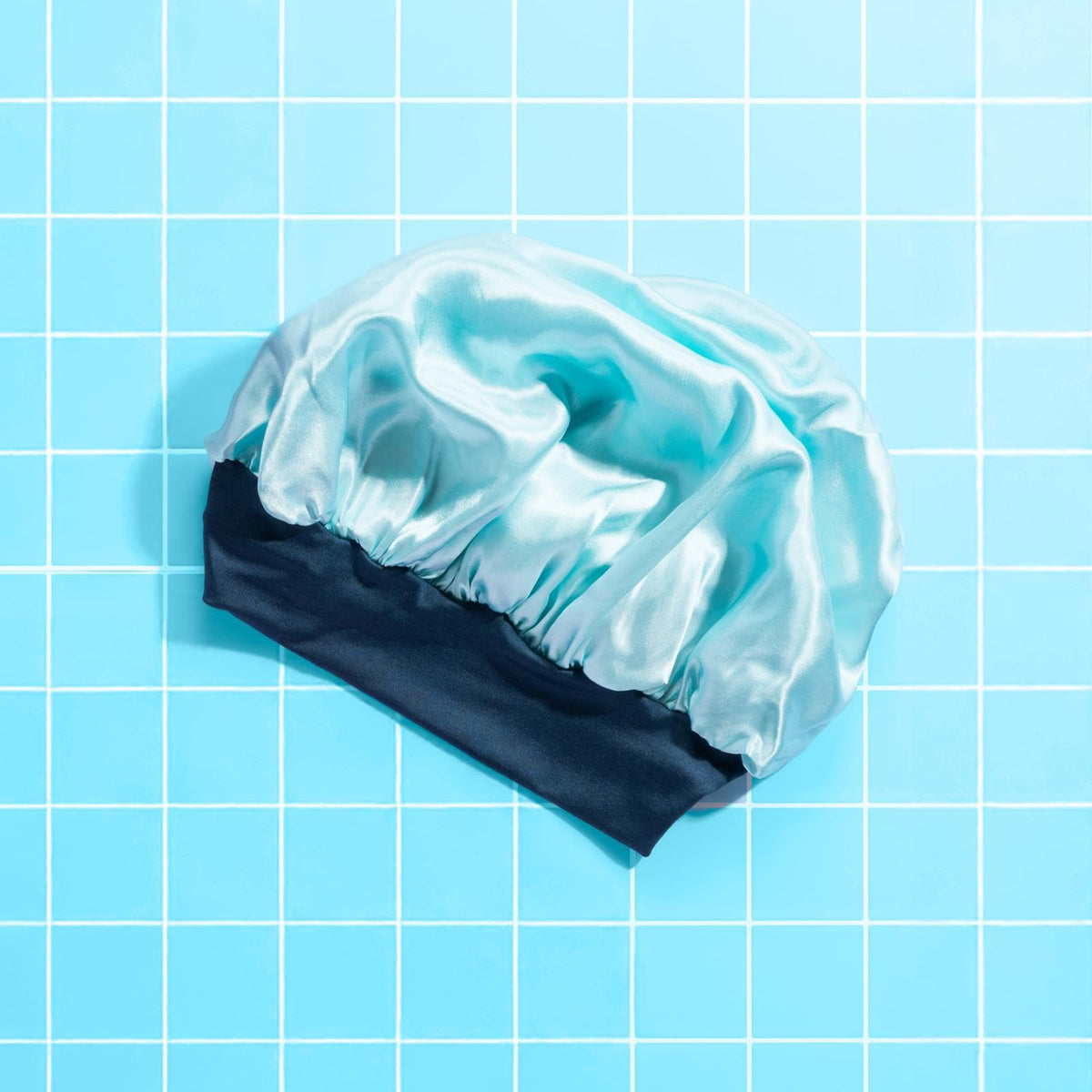 GIMME bonnet size scale with hand showing roomy interior benefit: fits medium-length hair