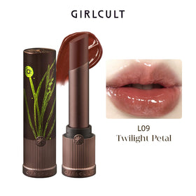 GIRLCULT ingredient display featuring hyaluronic and Ganoderma hydration benefit