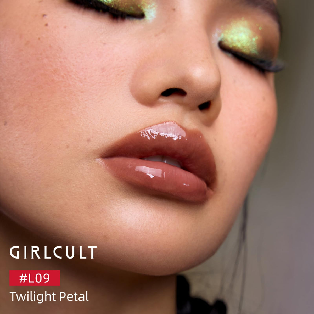 GIRLCULT close-up texture swipe showing glossy, non-sticky finish benefit