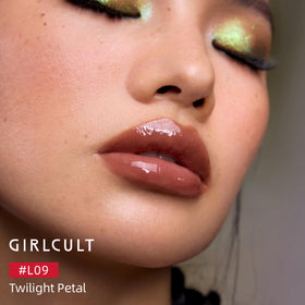 GIRLCULT close-up texture swipe showing glossy, non-sticky finish benefit