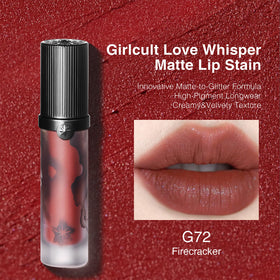 GIRLCULT applicator close-up revealing soft doe-tip for precise, smooth application