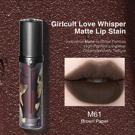 GIRLCULT close-up applicator demonstrating smooth mousse texture and precise application