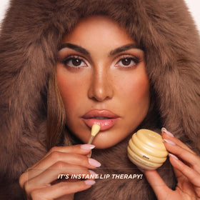 Gisou lip mask in outdoor portrait conveying natural-looking shine