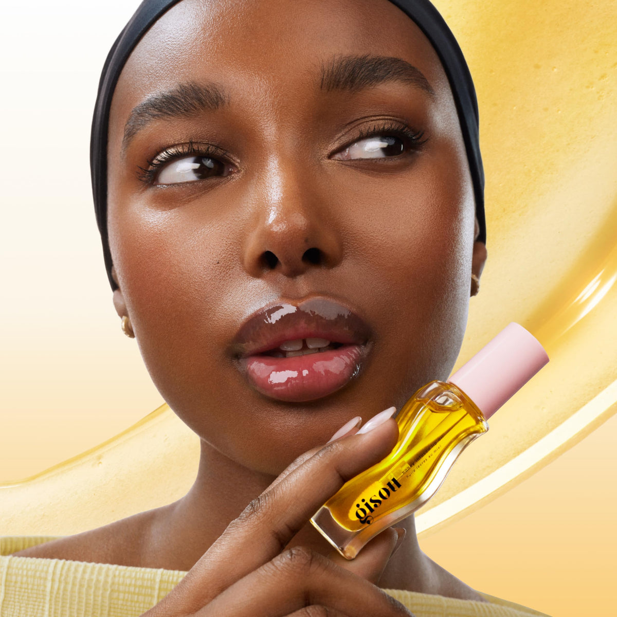 Gisou lip oil texture glistening to highlight lightweight hydration benefit