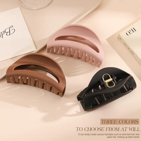 Glaudmeiss clip used in bedroom setting highlighting comfort while lying down