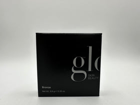 Packaging label close-up showing Glo Skin Beauty ingredients and antioxidant claims