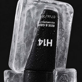H14 close-up of powder texture highlighting matte volumizing effect