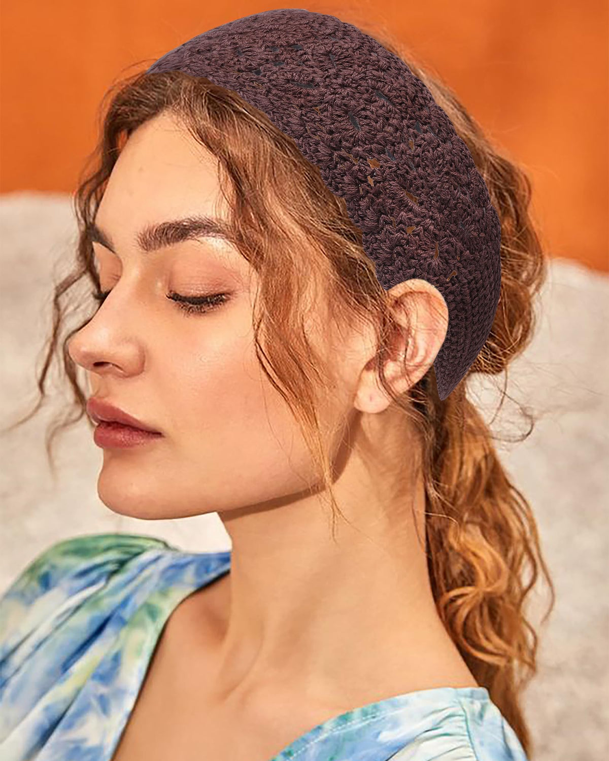 HAIMEIKANG headbands held in hand to show size and portability for travel