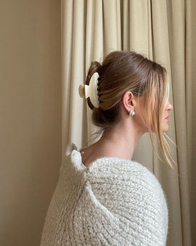 HAIMEIKANG in-use updo on model providing secure comfortable style