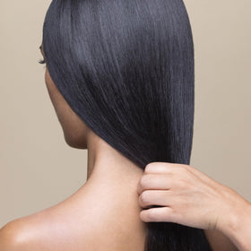 HAIR RITUEL BY SISLEY applied on damp hair demonstrating smooth detangling benefit