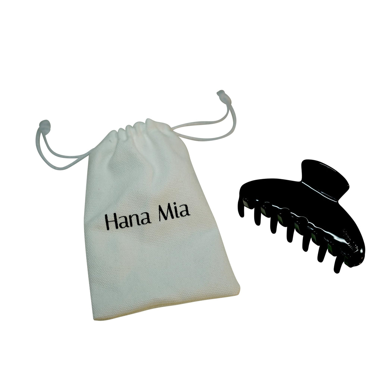 Hana Mia close-up of teeth demonstrating snag-free smooth grip